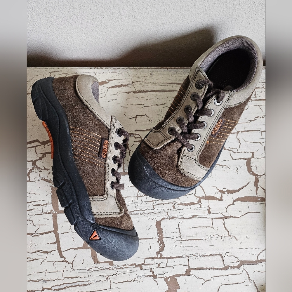 KEEN Boys 4 Good Used Condition